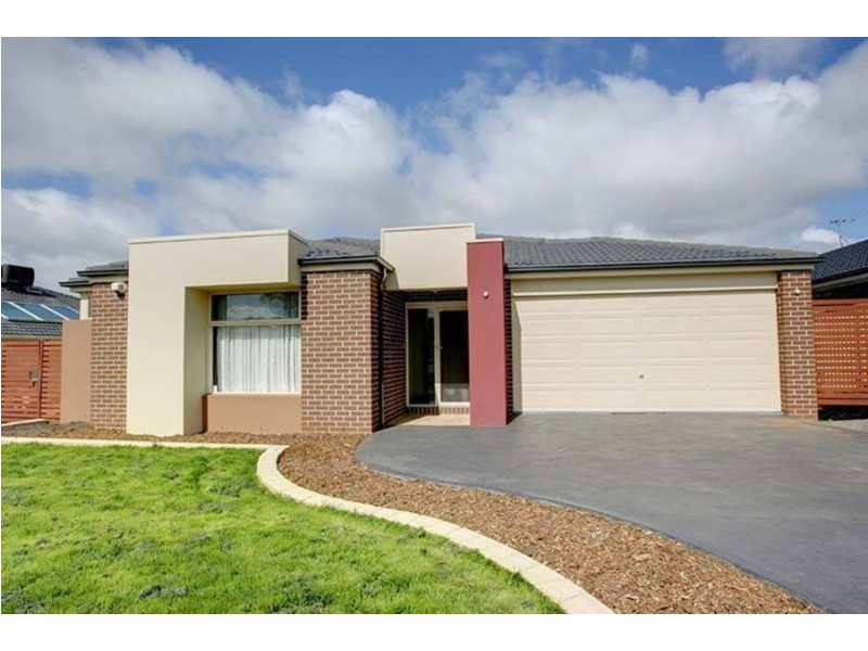 24 Lomandra Bowl, Melton West VIC 3337