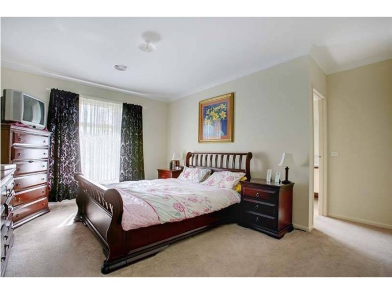 24 Lomandra Bowl, Melton West VIC 3337