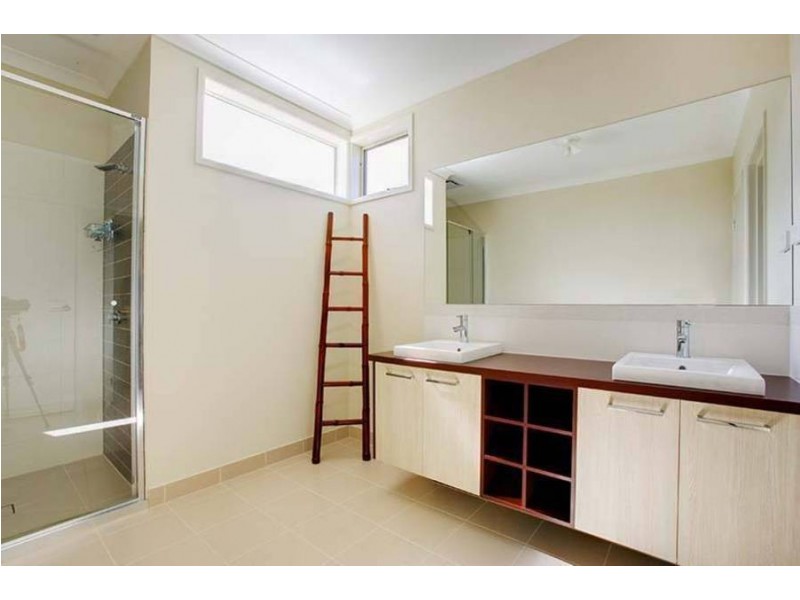 24 Lomandra Bowl, Melton West VIC 3337
