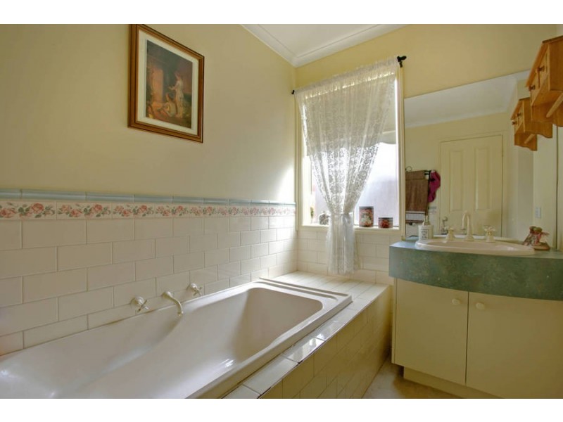 31 Fleetwood Circuit, Melton West VIC 3337