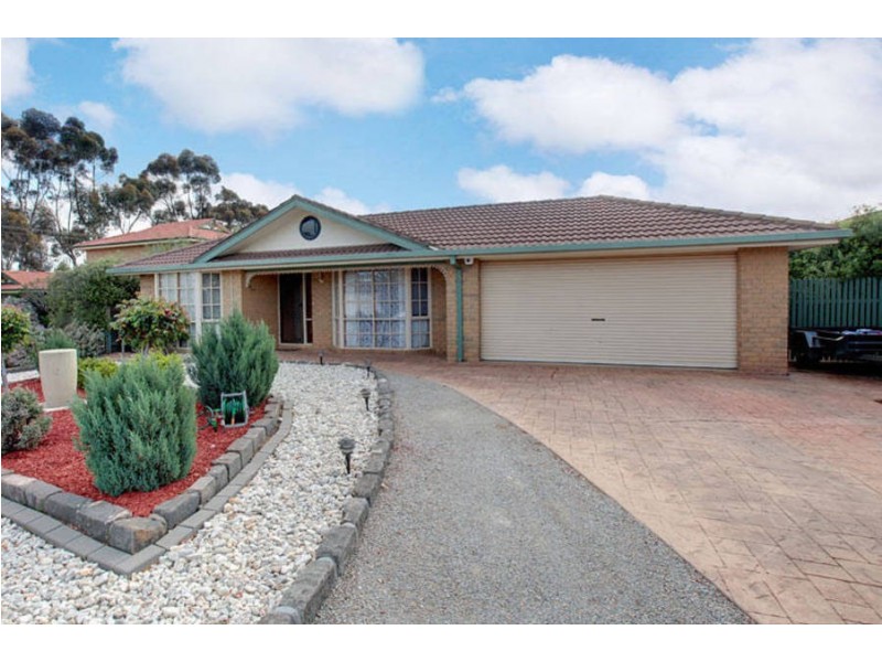 13 Endeavour Place, Melton West VIC 3337