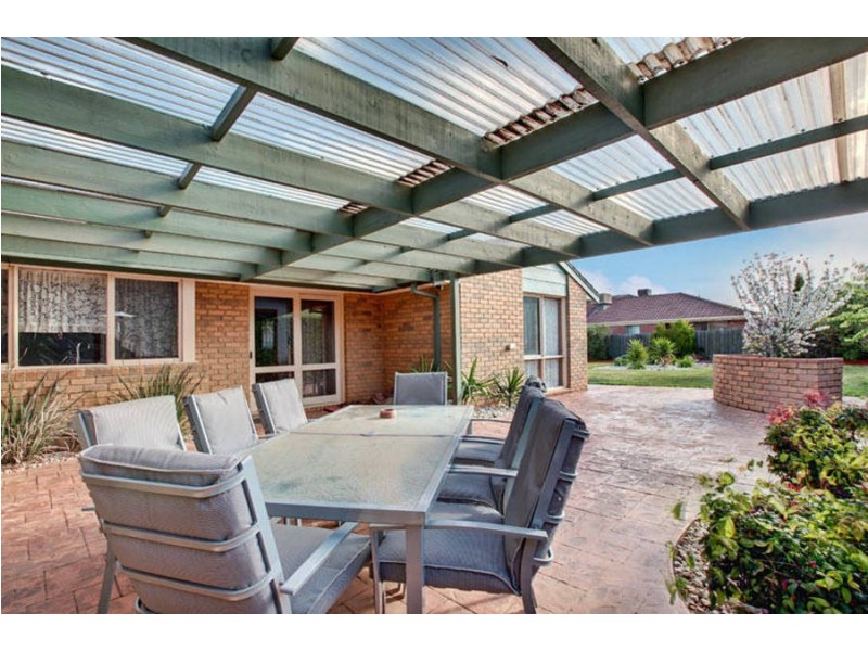 13 Endeavour Place, Melton West VIC 3337