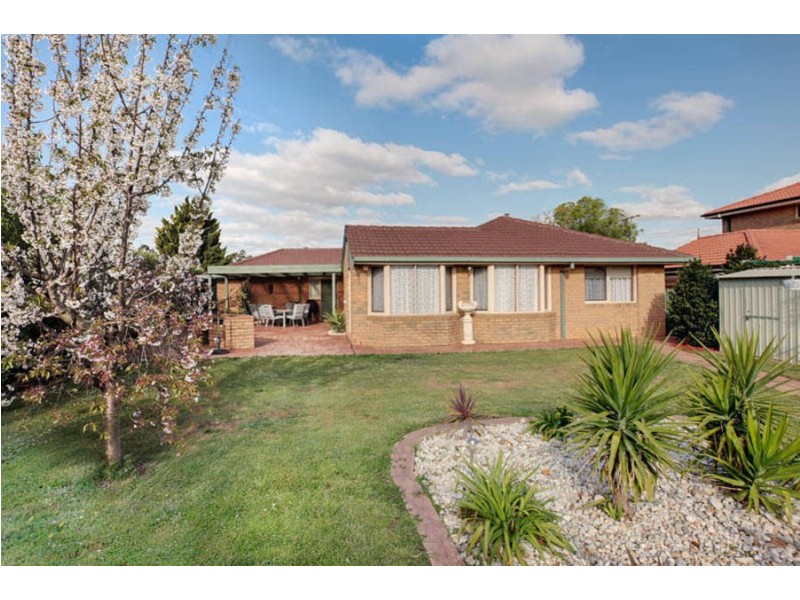 13 Endeavour Place, Melton West VIC 3337