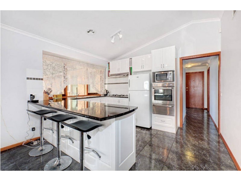 13 Endeavour Place, Melton West VIC 3337