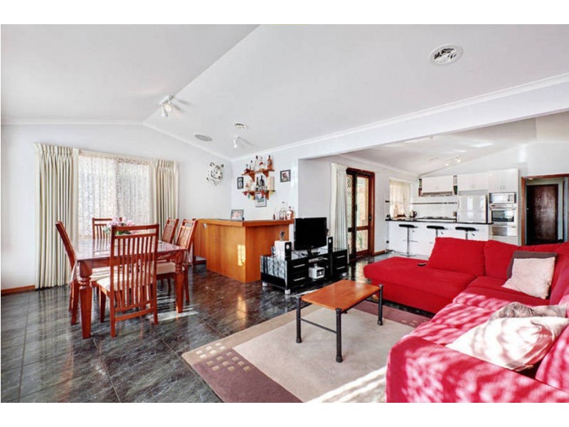 13 Endeavour Place, Melton West VIC 3337