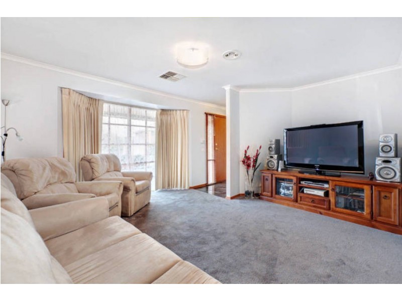 13 Endeavour Place, Melton West VIC 3337