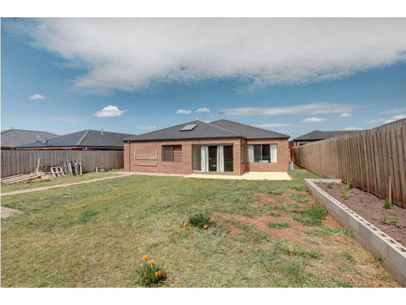 13 Melrome Court, Kurunjang VIC 3337