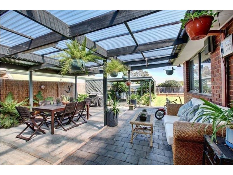 41 Walsingham Crescent, Kurunjang VIC 3337