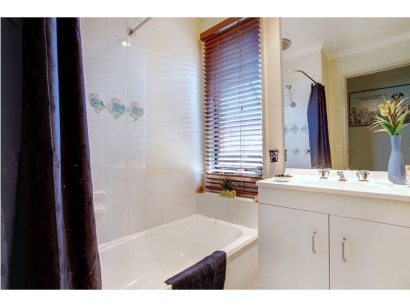 41 Walsingham Crescent, Kurunjang VIC 3337