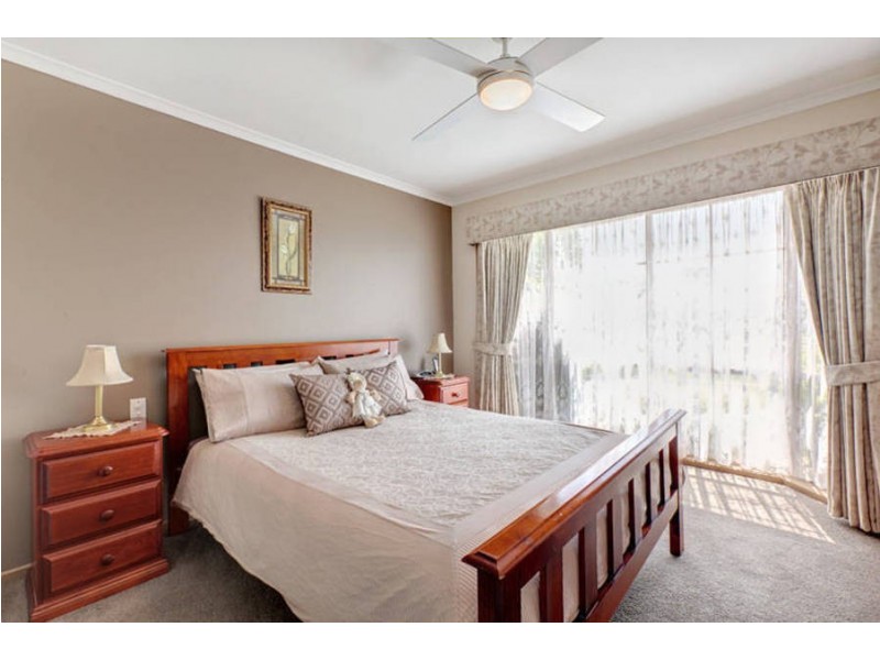 27 Cahill Drive, Brookfield VIC 3338