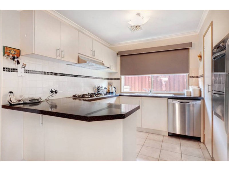 27 Cahill Drive, Brookfield VIC 3338