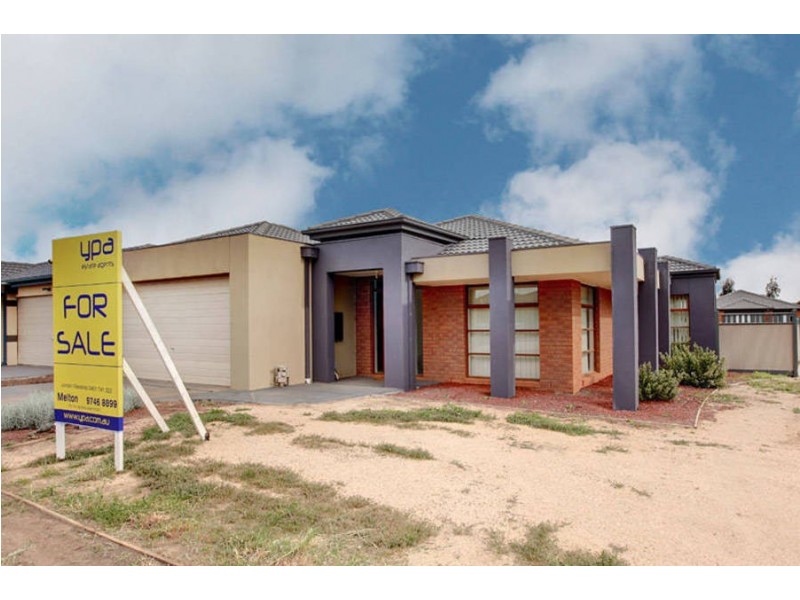 19 Sherwood Place, Melton West VIC 3337