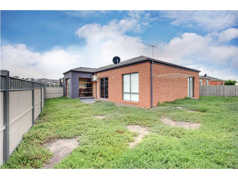 19 Sherwood Place, Melton West VIC 3337