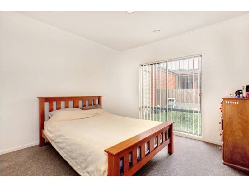 19 Sherwood Place, Melton West VIC 3337