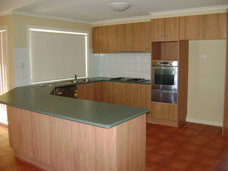 27 Scarlet Oak Avenue, Melton West VIC 3337