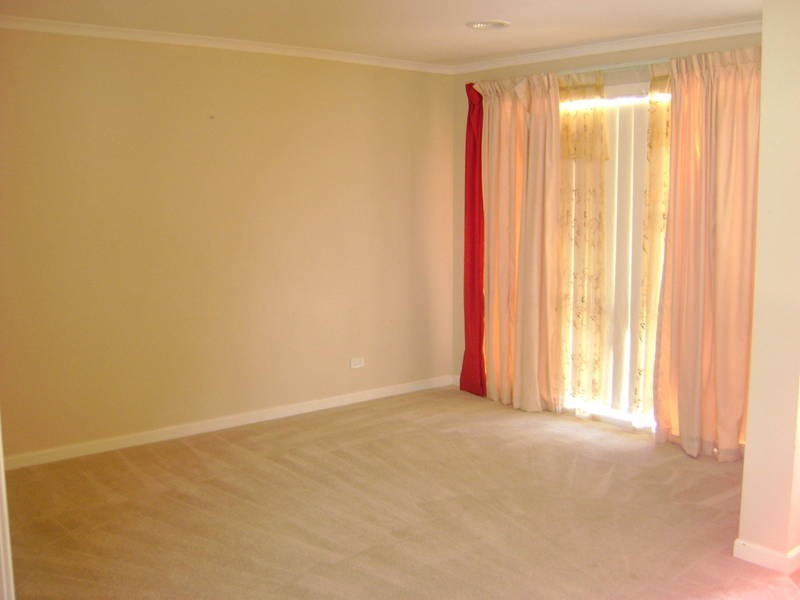 27 Scarlet Oak Avenue, Melton West VIC 3337