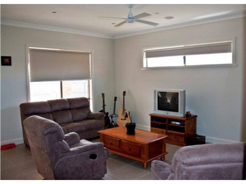 38 Panorama Drive, Melton West VIC 3337