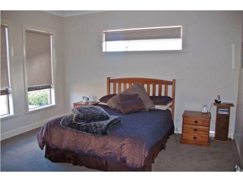 38 Panorama Drive, Melton West VIC 3337