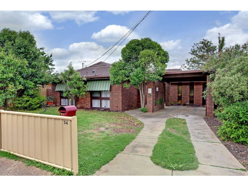 34 Bennett Street, Melton South VIC 3338