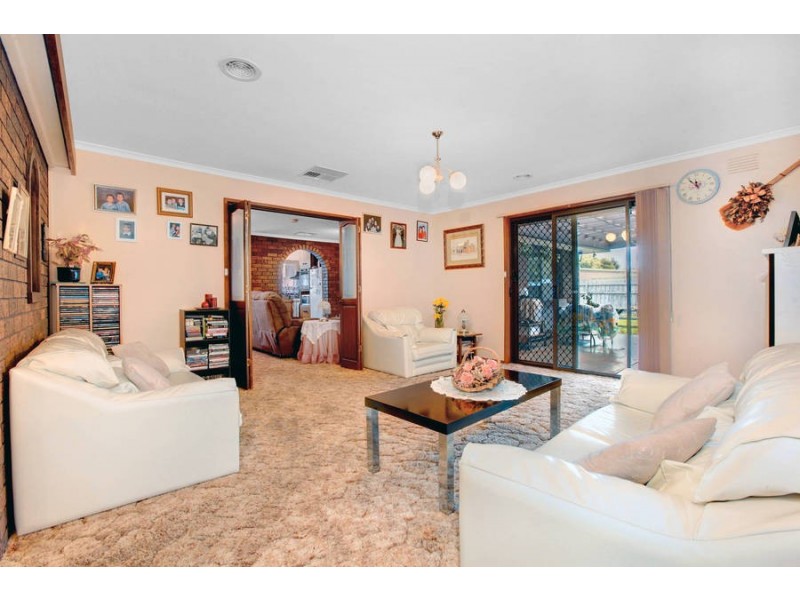 34 Bennett Street, Melton South VIC 3338