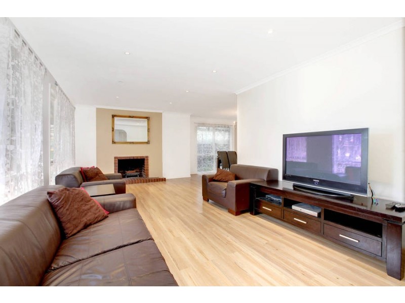 7 Heatherglade Place, Melton West VIC 3337