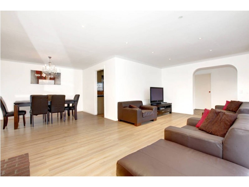 7 Heatherglade Place, Melton West VIC 3337