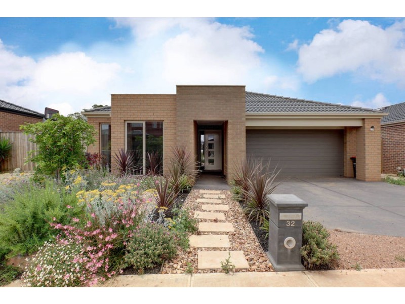 32 Panorama Drive, Melton West VIC 3337