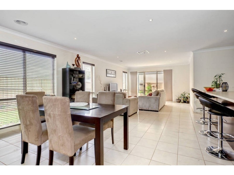 32 Panorama Drive, Melton West VIC 3337