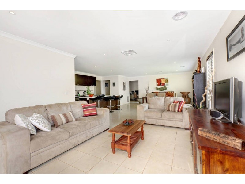 32 Panorama Drive, Melton West VIC 3337