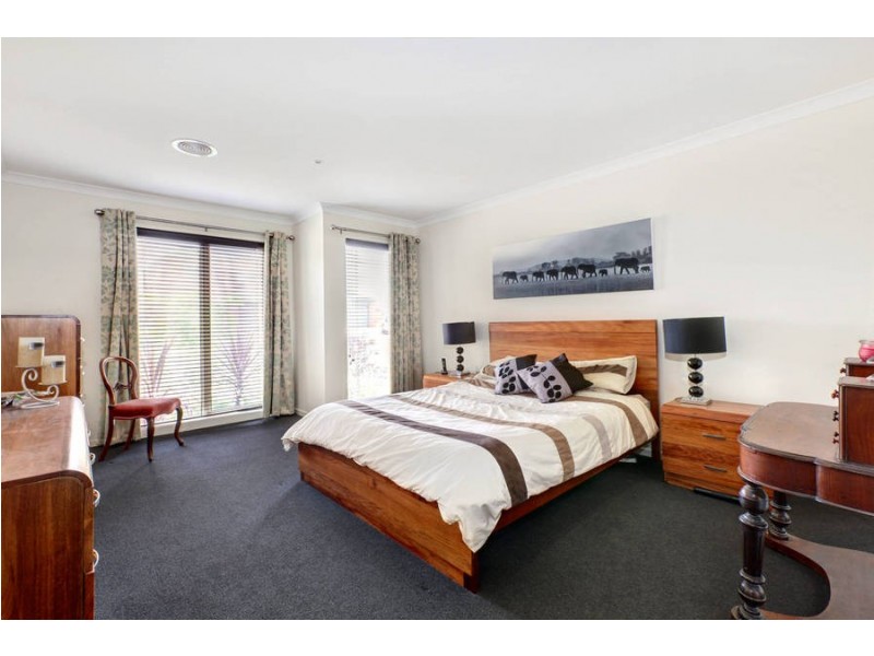 32 Panorama Drive, Melton West VIC 3337