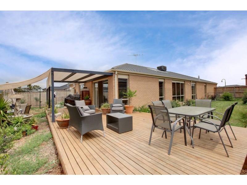 32 Panorama Drive, Melton West VIC 3337