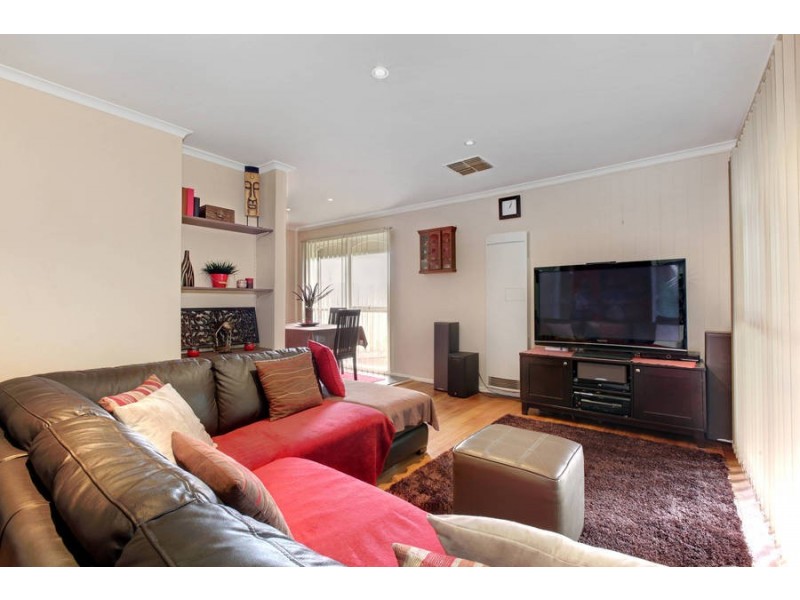 16 Manson Drive, Melton South VIC 3338