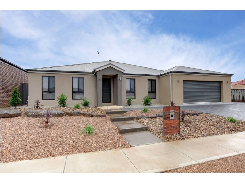 30 Christina Crescent, Kurunjang VIC 3337
