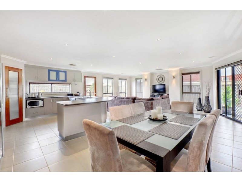 30 Christina Crescent, Kurunjang VIC 3337