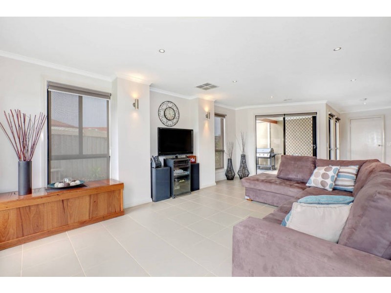 30 Christina Crescent, Kurunjang VIC 3337
