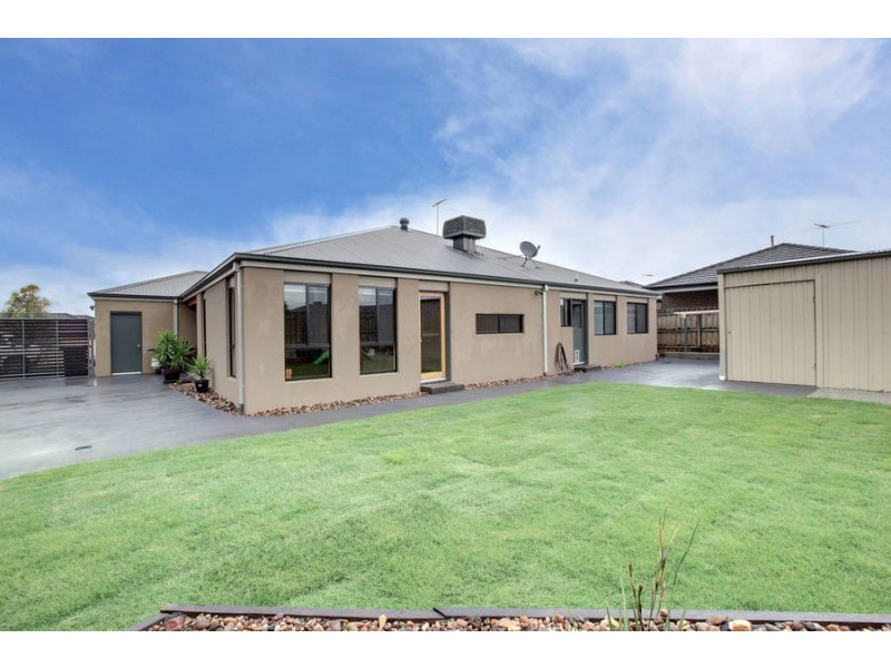 30 Christina Crescent, Kurunjang VIC 3337