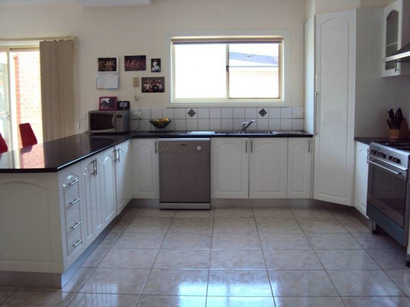 20 Scarborough Crescent, Melton West VIC 3337