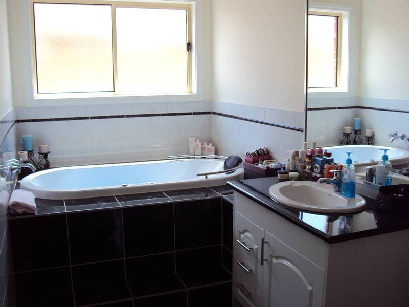 20 Scarborough Crescent, Melton West VIC 3337