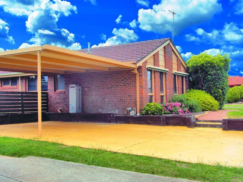 4 Pinnacle Crescent, Brookfield VIC 3338