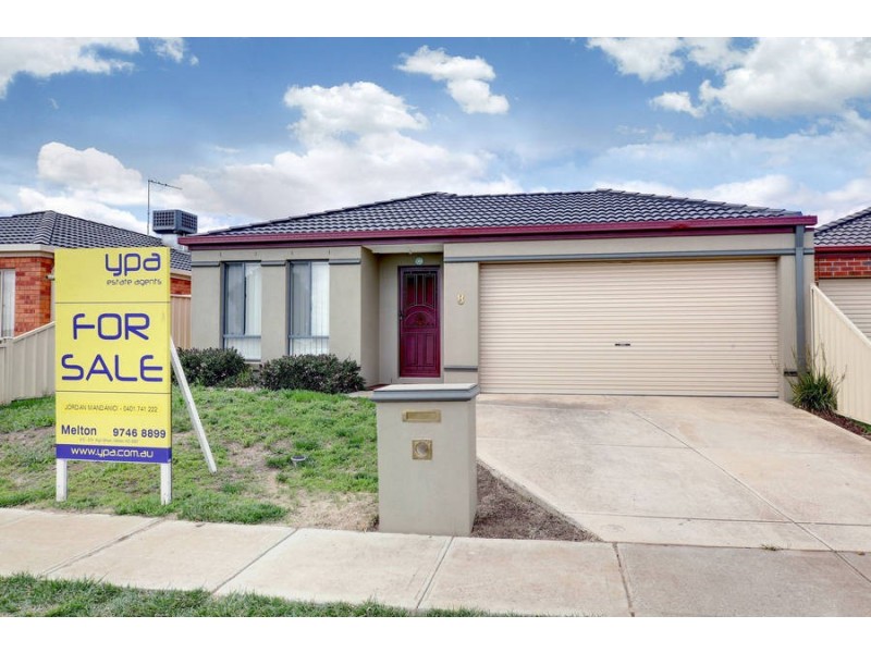 8 Featherhead Way, Melton West VIC 3337
