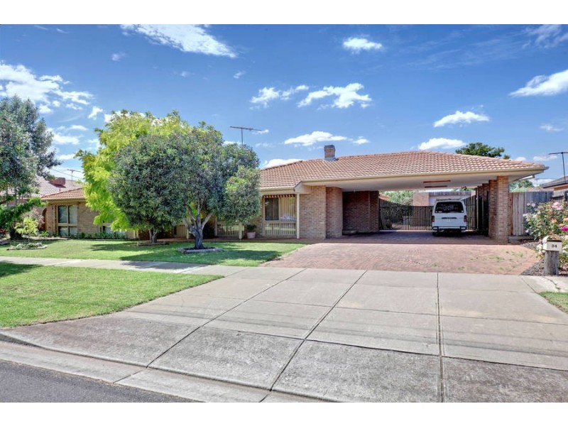 34 Andrew Street, Melton South VIC 3338