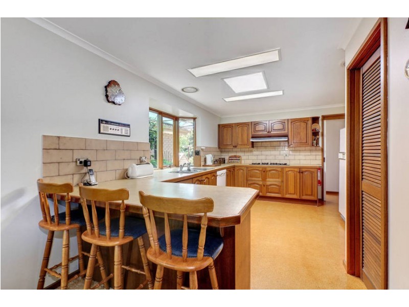 34 Andrew Street, Melton South VIC 3338