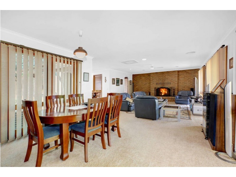 34 Andrew Street, Melton South VIC 3338