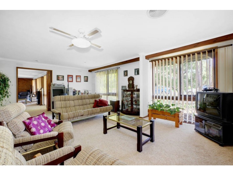 34 Andrew Street, Melton South VIC 3338