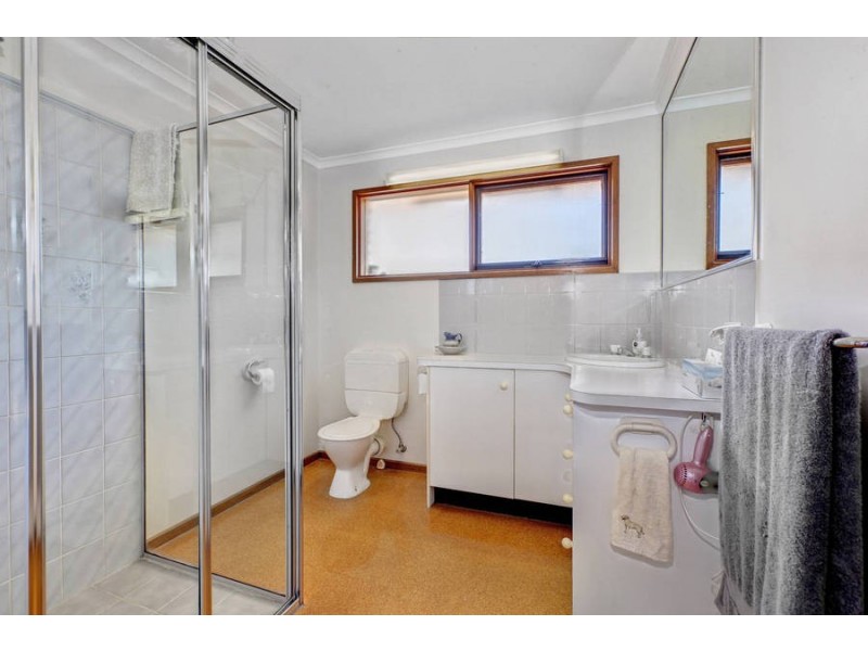 34 Andrew Street, Melton South VIC 3338