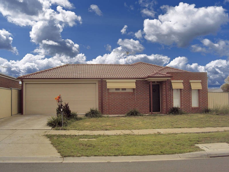 5 Lomandra Bowl, Melton West VIC 3337