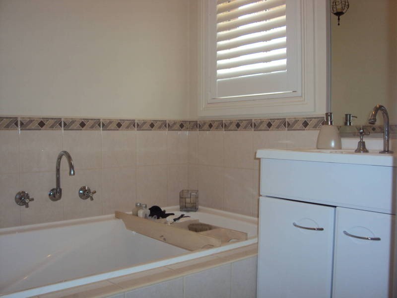 5 Lomandra Bowl, Melton West VIC 3337