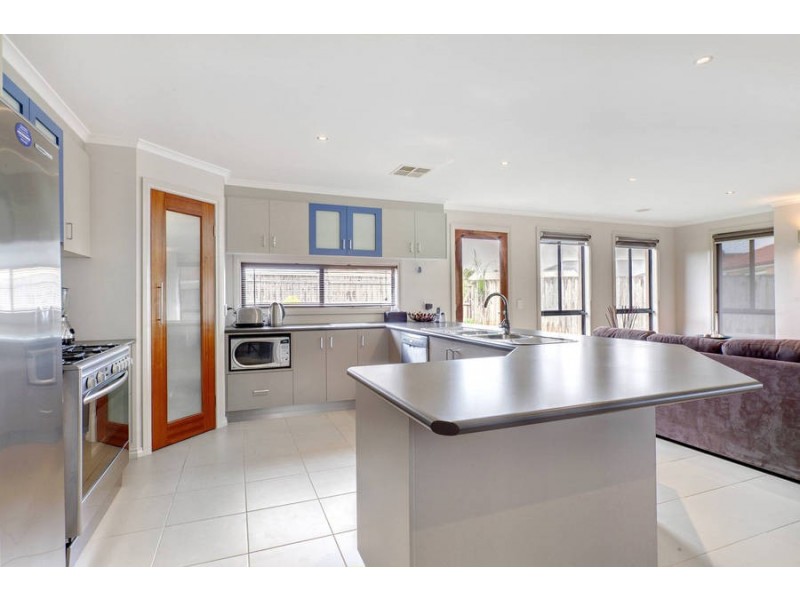 30  Christina Crescent, Kurunjang VIC 3337