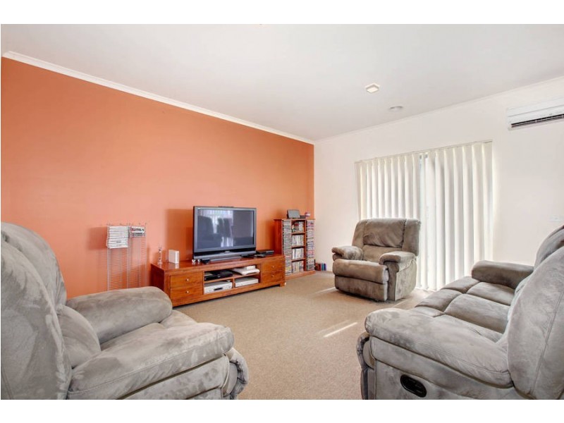 19 Sherwood Place, Melton West VIC 3337