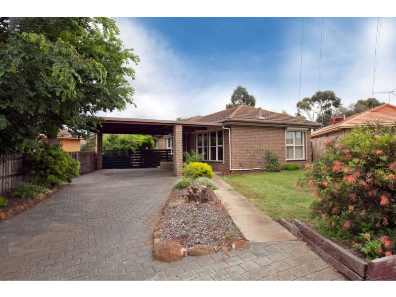 16 Manson Drive, Melton South VIC 3338